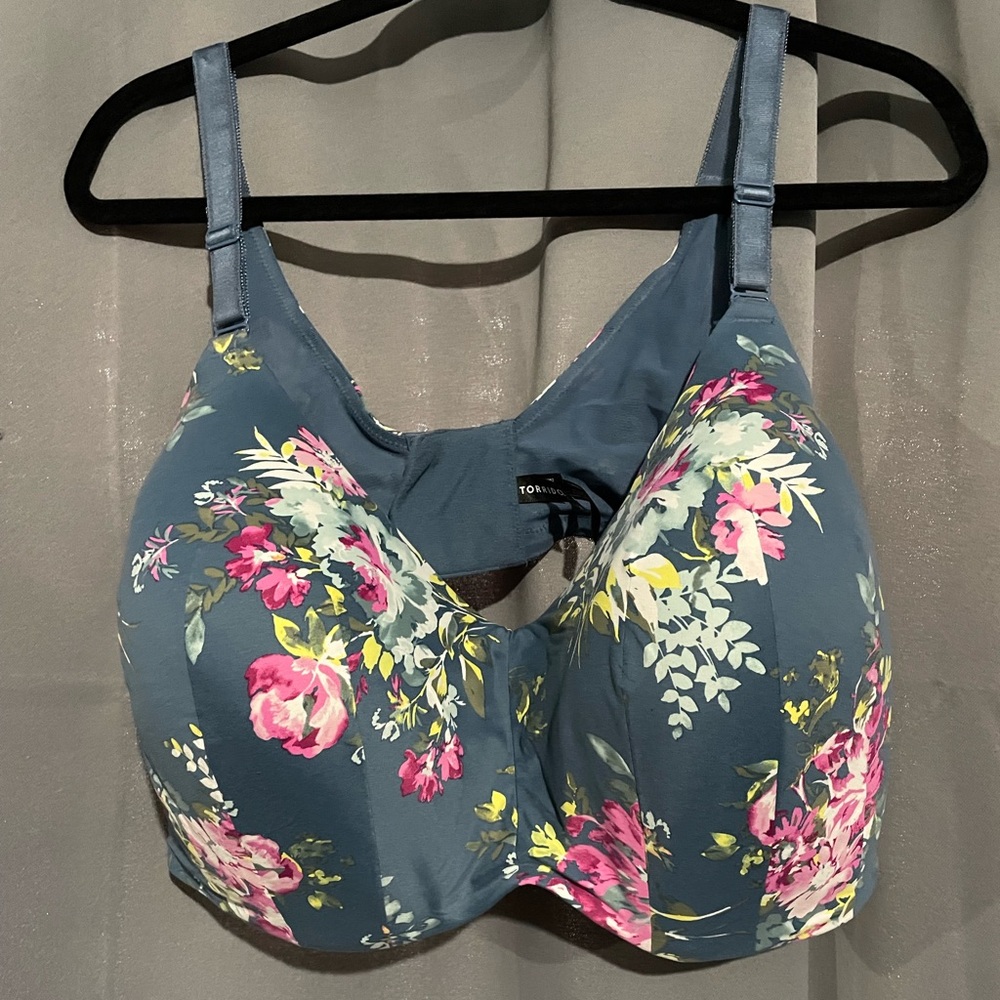 Torrid wire free, lightly lined bra 48DDD